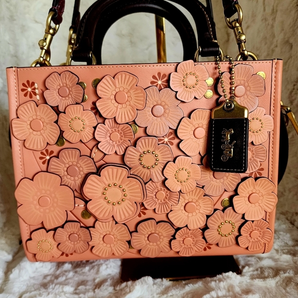 Coach Handbags - Like New Coach Peach Tea Rose Rogue 25
